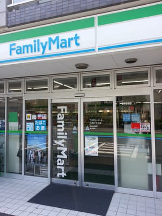 コンビニ　ファミリーマート 大岡二丁目店（コンビニ）まで163m