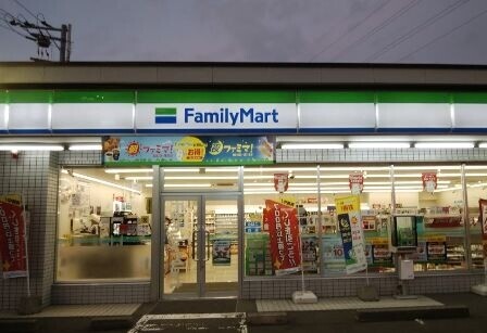 コンビニ　ファミリーマート南郷店（コンビニ）まで393m