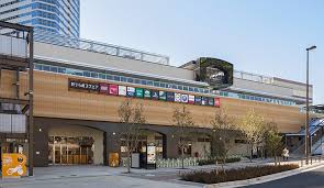 ショッピングセンター　新川崎スクエア（ショッピングセンター）まで894m