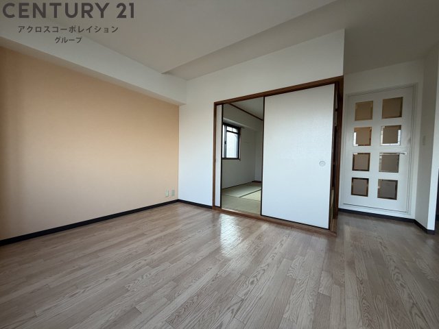 居室・リビング　こちらのリビングで趣味の時間をお楽しみください