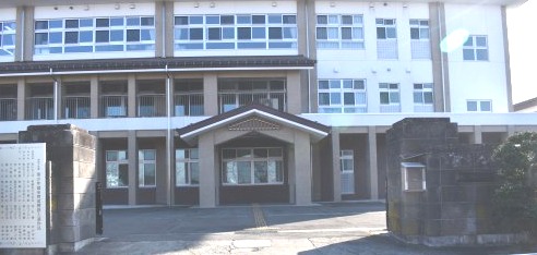 小学校　会津若松市立鶴城小学校（小学校）まで1453m