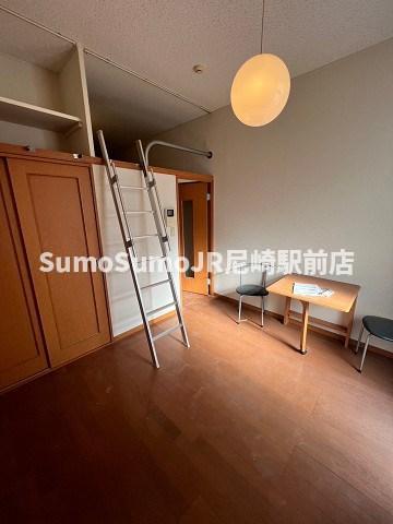 居室・リビング　こちらのリビングで趣味の時間をお楽しみください