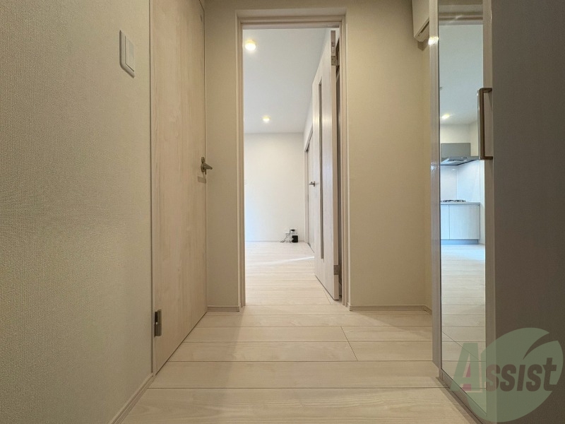 玄関　こちらは玄関になります。照明設備もございます。