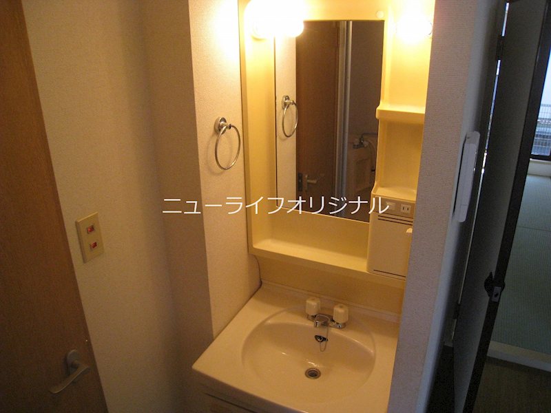 洗面設備　朝の忙しい時間に便利な独立洗面台！