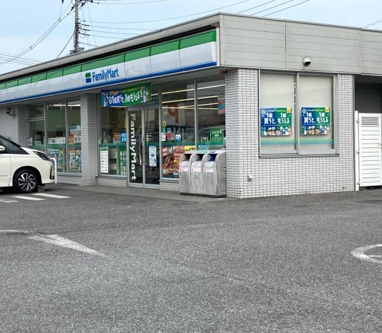 コンビニ　ファミリーマート　栃木城内町店（コンビニ）まで931m