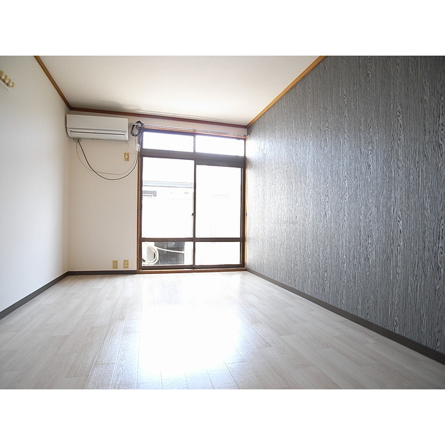 居室・リビング　アクセントクロス付のオシャレなお部屋！