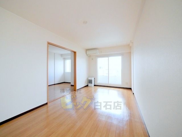 居室・リビング　広々リビングです♪