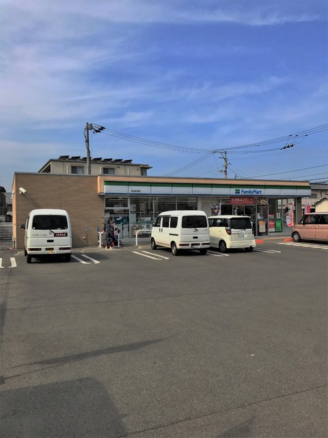 コンビニ　ファミリーマート　松山針田店（コンビニ）まで700m