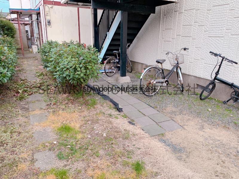 庭　階段に続く庭先です。