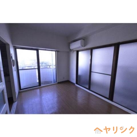 居室・リビング　室内