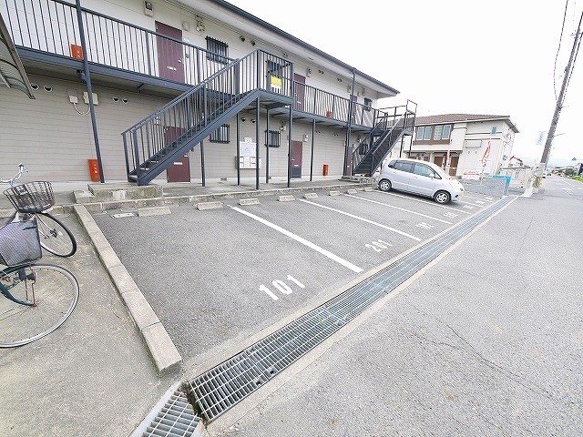 駐車場　車をお持ちの方に嬉しい駐車場付きの物件です