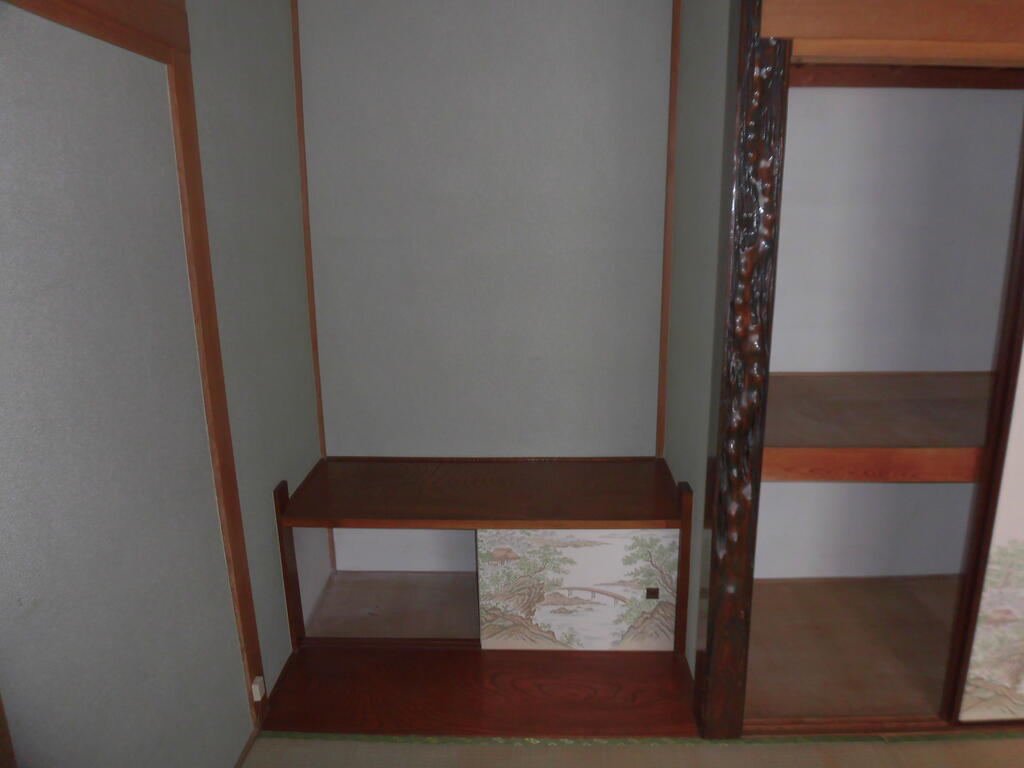 その他設備　2F和室8帖床の間・押入