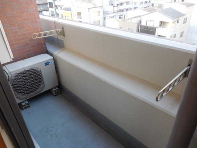 バルコニー　バルコニーは陽当たりが良く、洗濯物も気持ち良く乾きます。