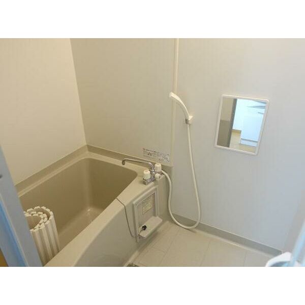 バス・シャワールーム　ゆったり過ごせるお風呂です