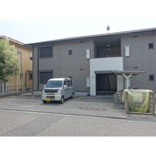 駐車場　駐車場があるので、車を買う予定の方も安心です