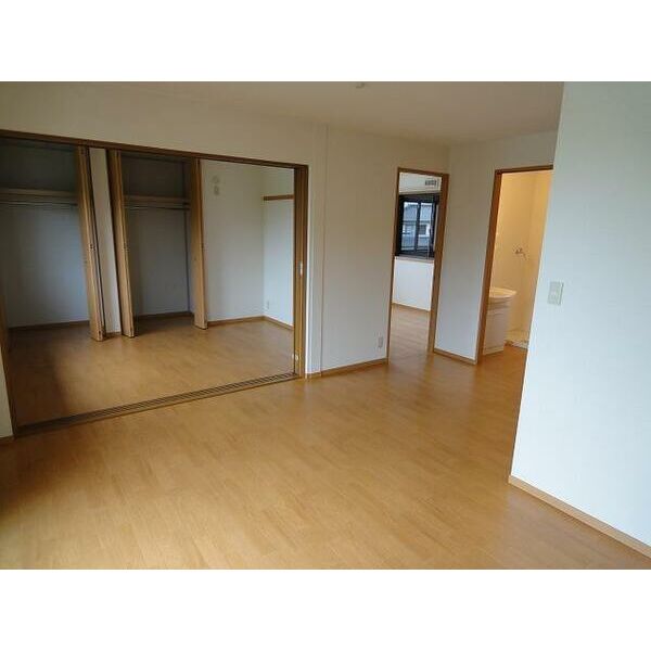 居室・リビング　こちらのリビングで趣味の時間をお楽しみください