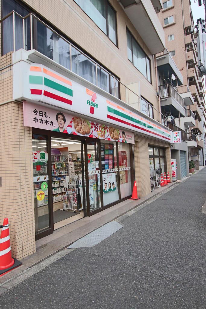 コンビニ　セブンイレブン文京関口１丁目店（コンビニ）まで120m