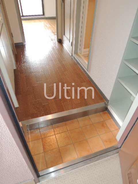 玄関　別部屋のお写真です。ご参考までに！