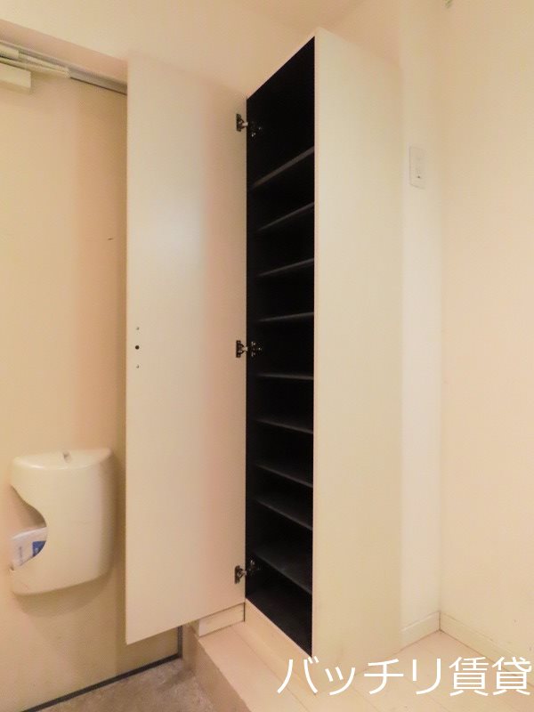 玄関　同型タイプの為、現状を優先致します。