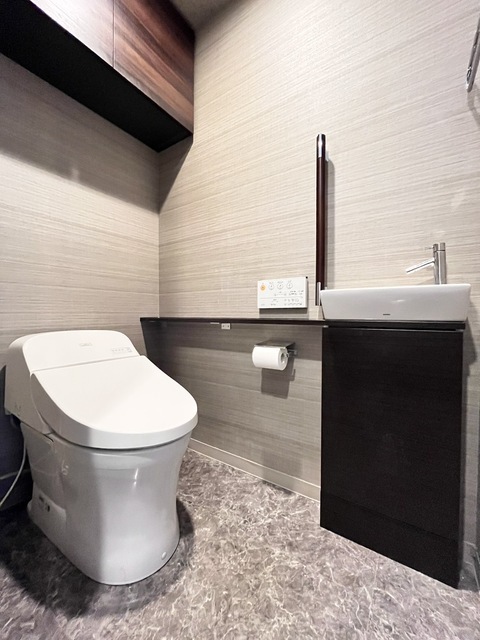 トイレ　温水洗浄便座