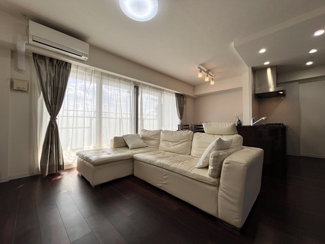 居室・リビング　居間・リビング（家具は撤去予定）