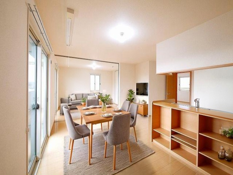 居室・リビング　CGで家具等を配置したもので家具等は含まれません