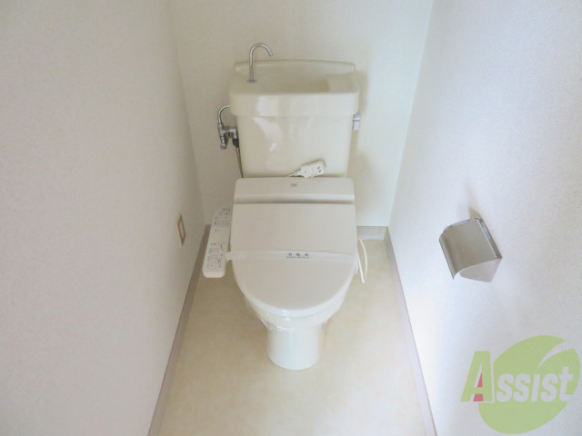 トイレ　トイレはこちらウォシュレット付きでうれしいですね