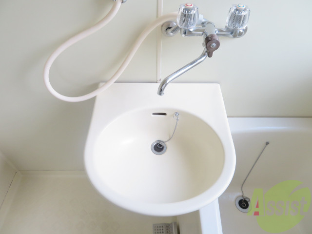 洗面設備　洗面台はこちらです。身支度はこちらで決めてください。