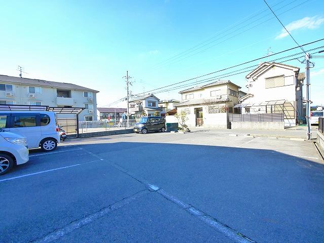 駐車場　車をお持ちの方に嬉しい駐車場付きの物件です