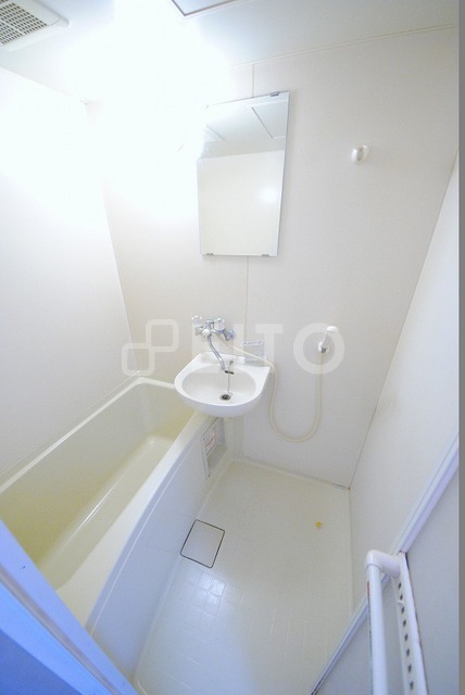 バス・シャワールーム　写真は２０４号室