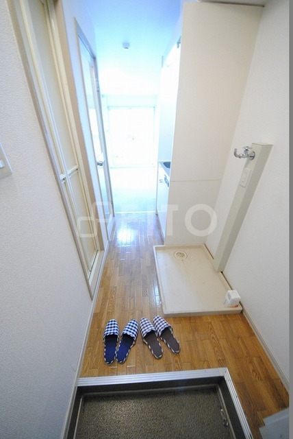 玄関　写真は２０４号室