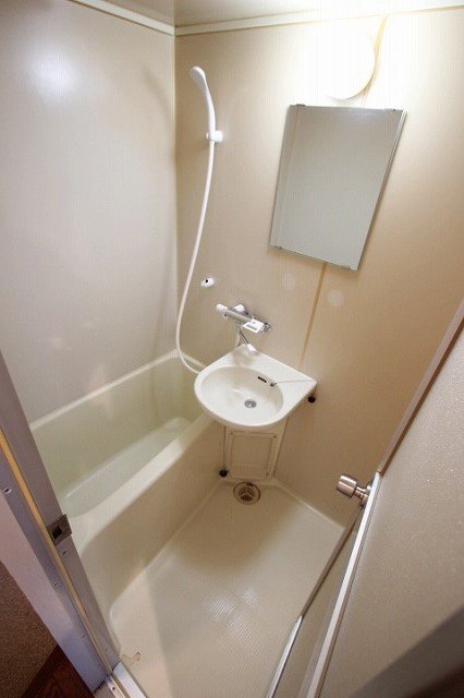 バス・シャワールーム　同物件別号室のものです。