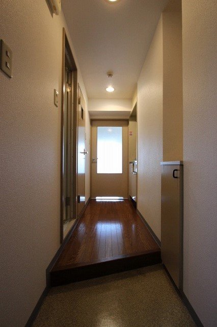 玄関　同物件別号室のものです。