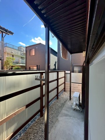 バルコニー　暖かな日差しのふりそそぐバルコニー