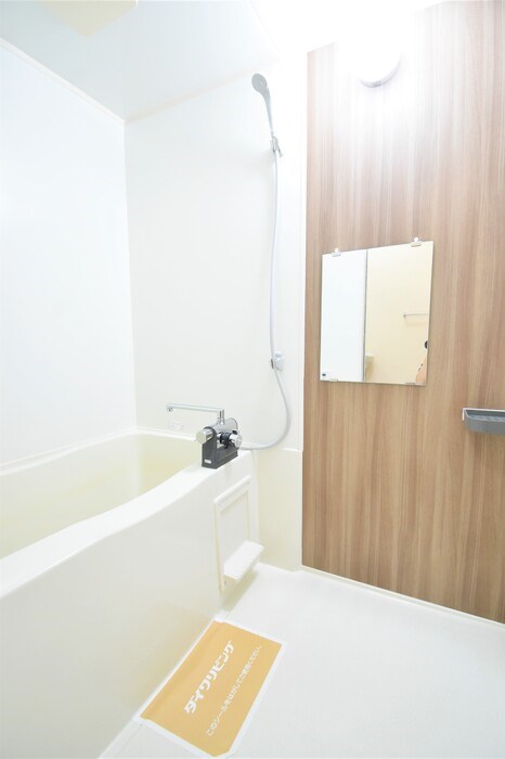 バス・シャワールーム　お風呂は追い炊き機能ついています