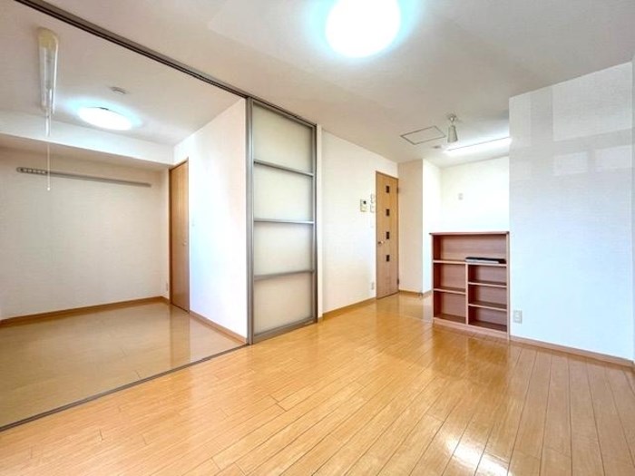 居室・リビング　9.5帖LDK～3帖洋室。エアコン完備しています◎