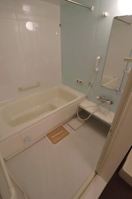 バス・シャワールーム　２０３　浴室