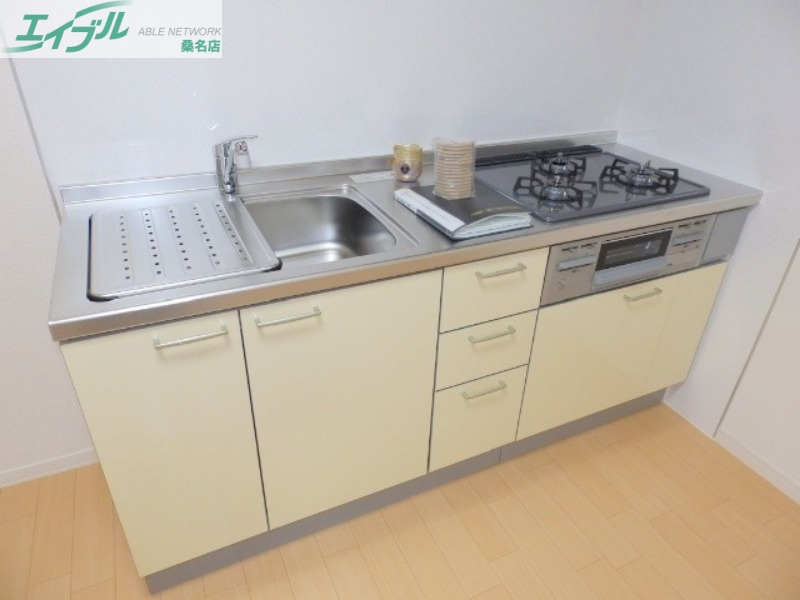 キッチン　同物件、別部屋の写真です