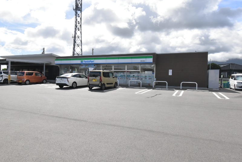 コンビニ　ファミリーマート鹿屋旭原店（コンビニ）まで305m