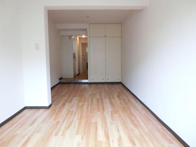 居室・リビング　バルコニーから見たお部屋