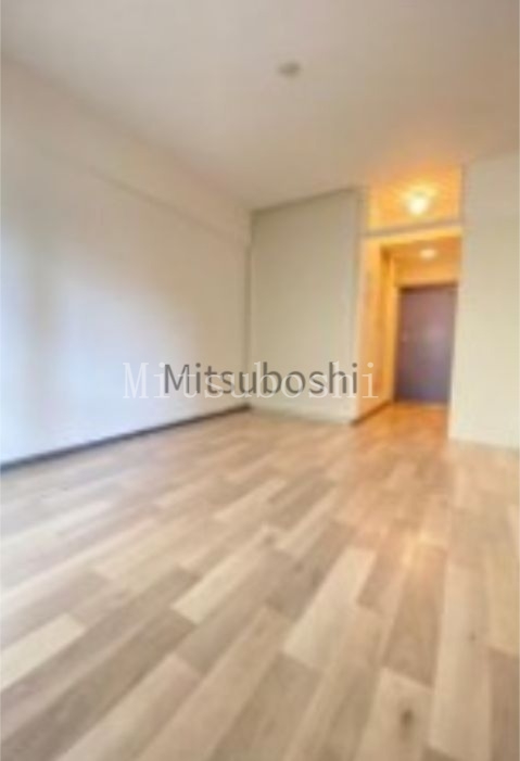 居室・リビング　同建物別部屋