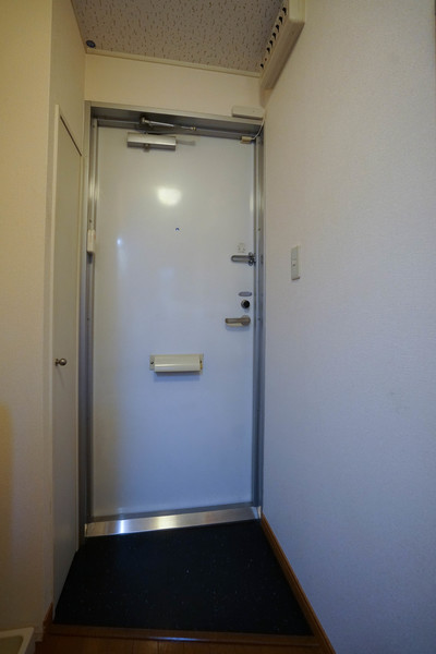 玄関　同じ間取りのお部屋