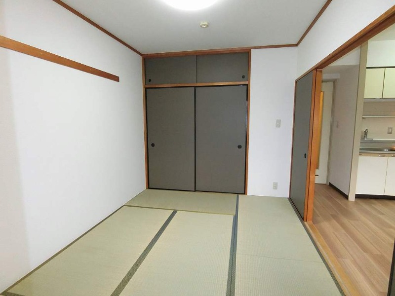 その他部屋・スペース　約６帖の和室は使い方イロイロ　和モダンのクロスが恰好いいです