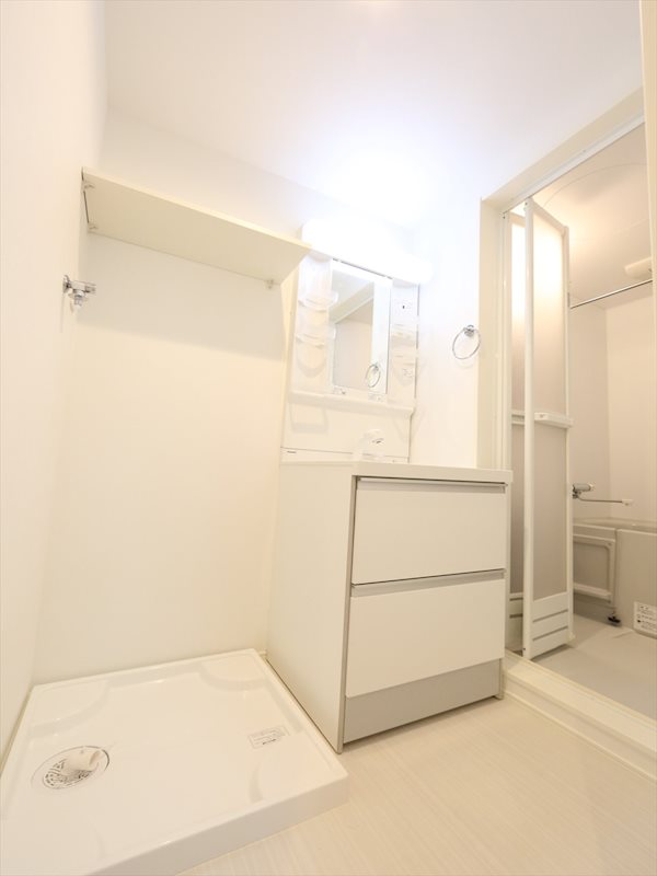 洗面設備　脱衣所　独立洗面台（シャンプードレッサー付）同型写真