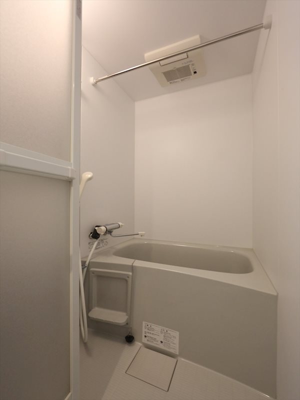 バス・シャワールーム　浴室暖房乾燥機付き　24時間換気機能付バスルーム　同型写真