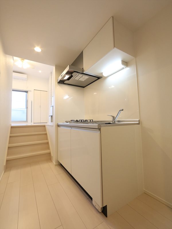 キッチン　システムキッチン（ガス2口コンロ付）同型写真