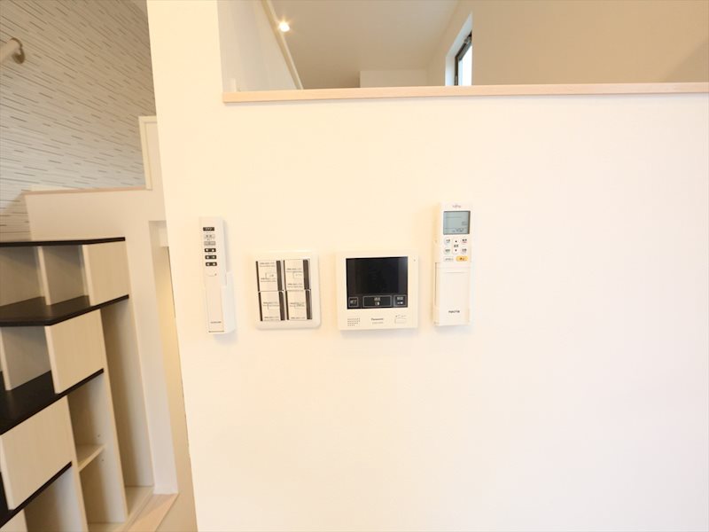 セキュリティ　TVモニター付インターホン　同型写真