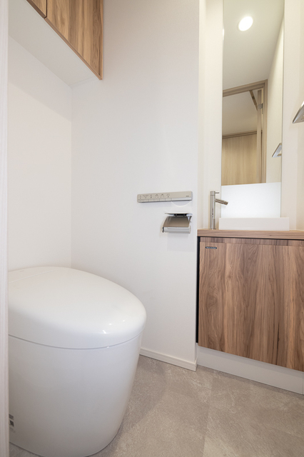 トイレ　※写真は同タイプ住戸です。