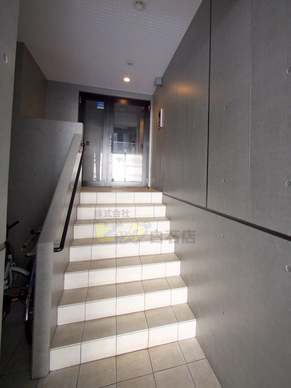 エントランス　オートロックでセキュリティ対策万全です♪