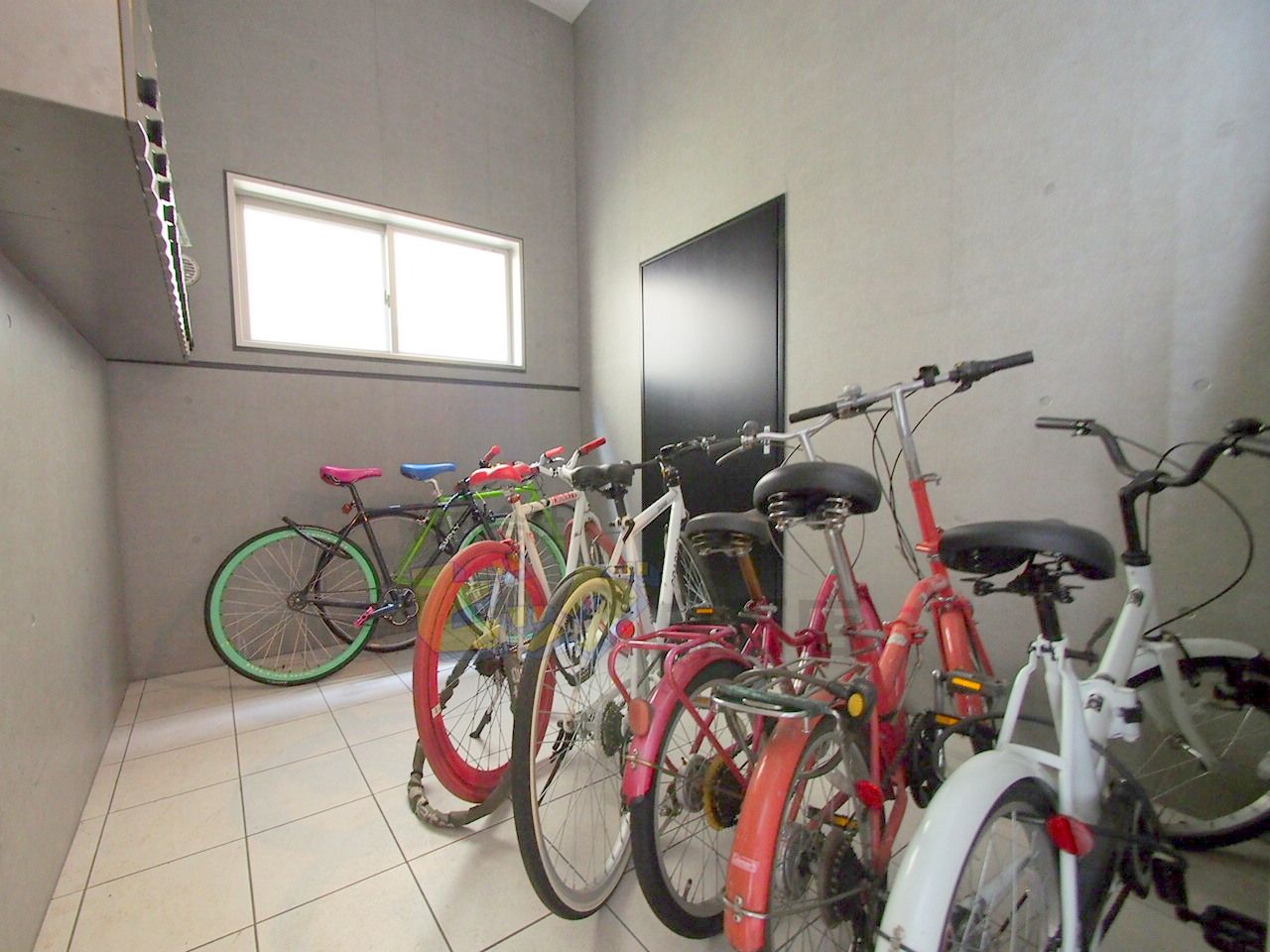 その他共有部分　屋内駐輪場完備しています♪